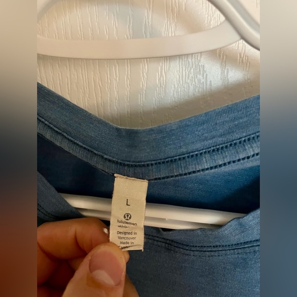 Men’s Lululemon Shirt Size Large - Picture 4 of 4